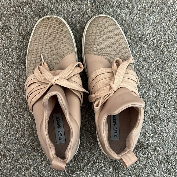 Steve Madden sneakers pink and white with laces. Used condition see pics - Picture 3 of 5